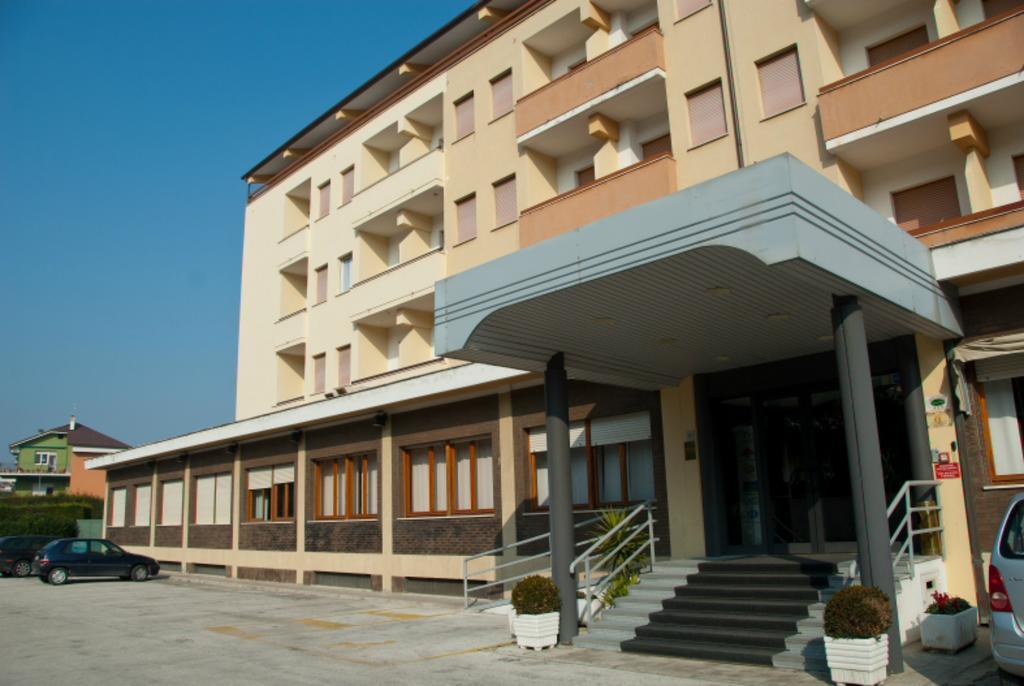 Hotel Touring Falconara Marittima Dış mekan fotoğraf