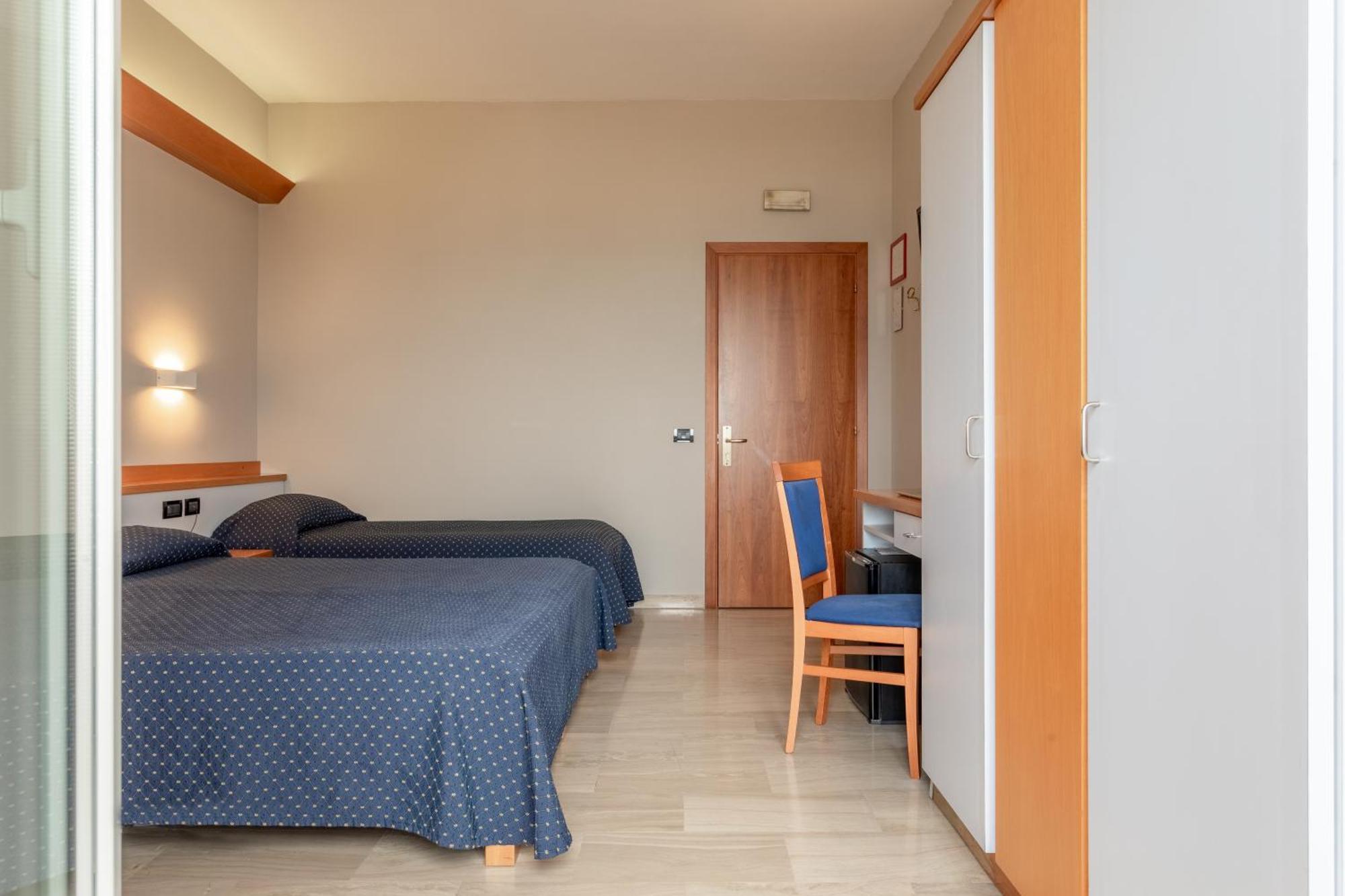 Hotel Touring Falconara Marittima Dış mekan fotoğraf