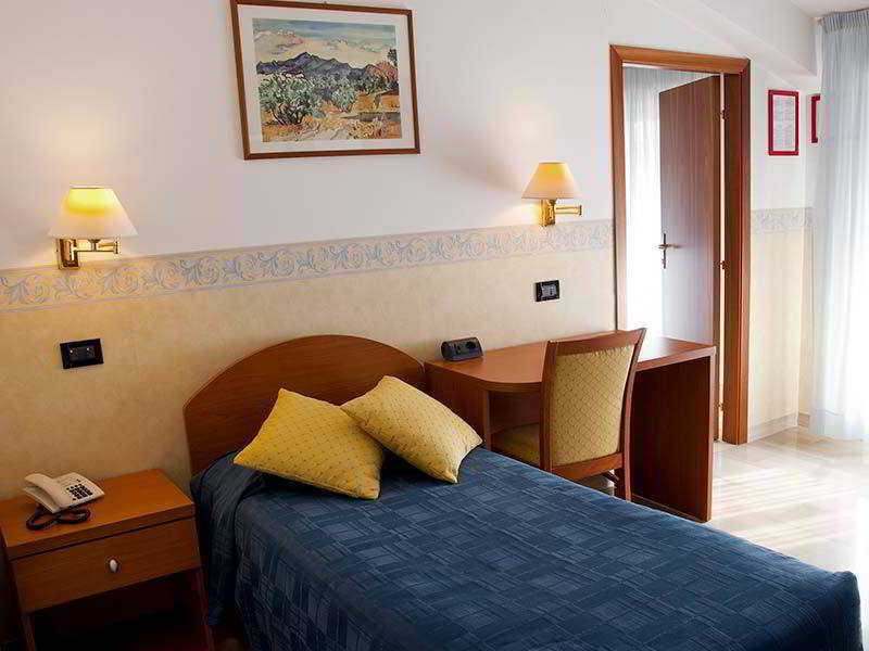 Hotel Touring Falconara Marittima Dış mekan fotoğraf