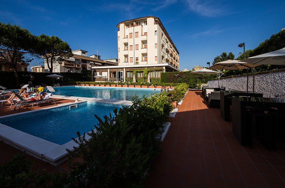 Hotel Touring Falconara Marittima Dış mekan fotoğraf