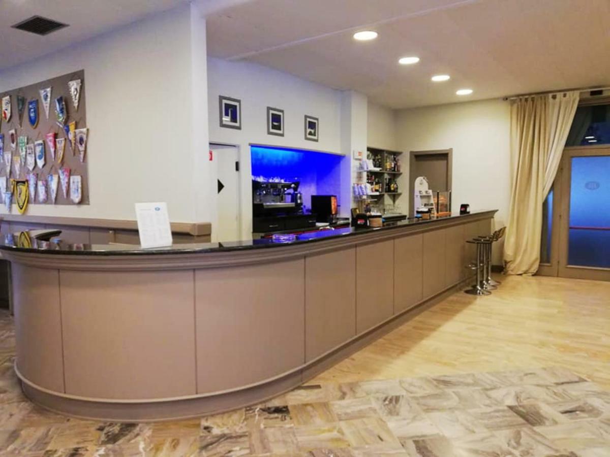 Hotel Touring Falconara Marittima Dış mekan fotoğraf